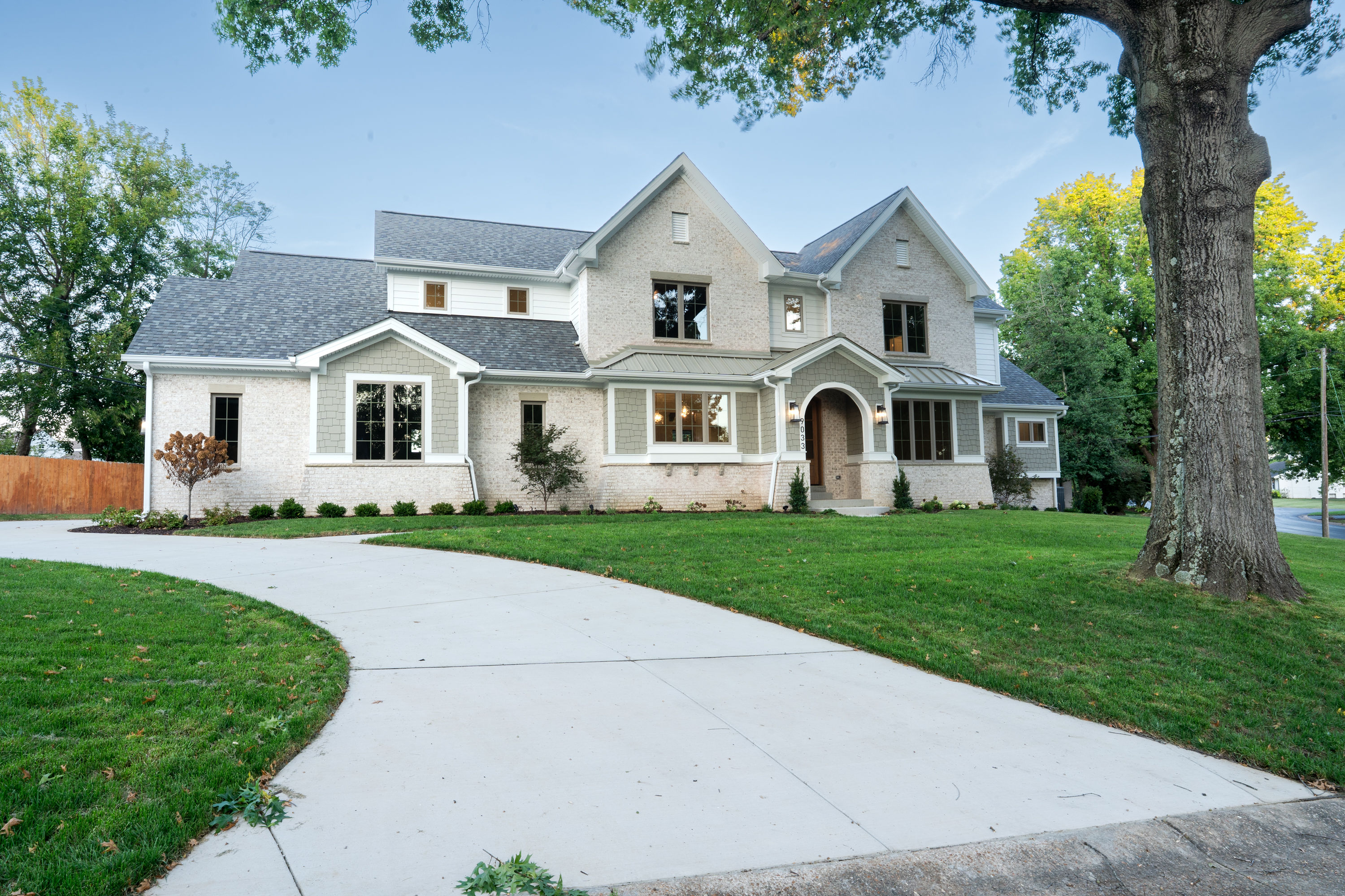 9033 Greenridge Dr